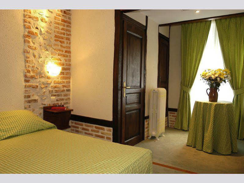 Hotel La Chaumiere Aubigny-sur-Nère Exterior foto
